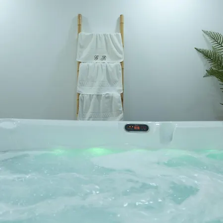 Deluxe Home, Peace & Spa *