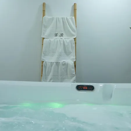 Deluxe Home, Peace & Spa Villa