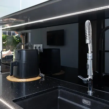 Deluxe Home, Peace & Spa *